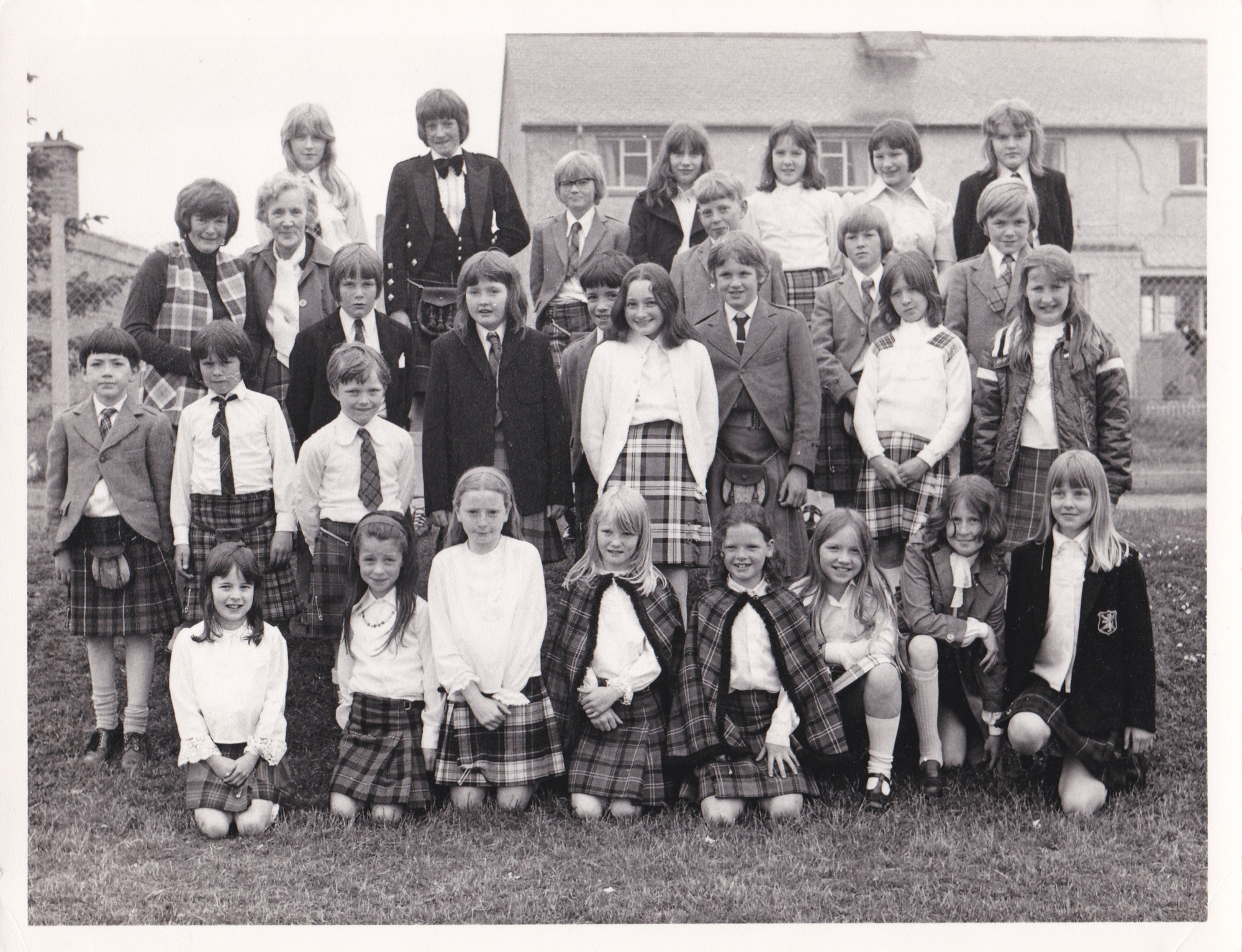 Joan Hutchison and Seordag Murray with children at the MOD.